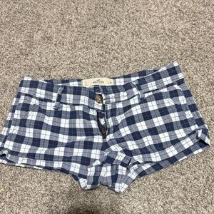 OG Hollister LOW RISE Plaid Shorts - Navy and White